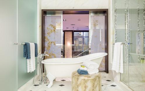 Intercontinental New York - penthouse soaking tub